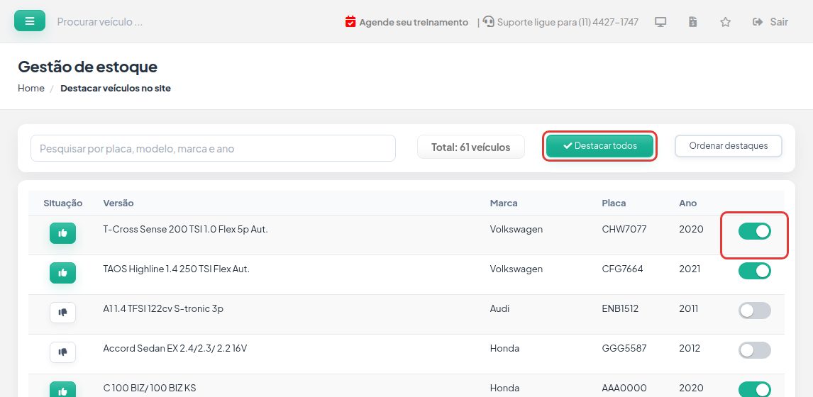 Tela Destacar veículos no site com a pesquisa, o botão Destacar todos e a chave de destaque de um veículo destacados.